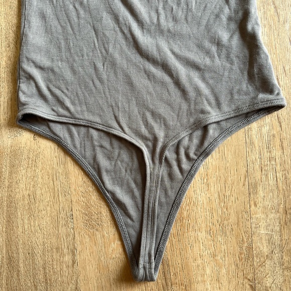 Aritzia Sunday Best ribbed bodysuit / size S / taupe - Picture 7 of 10